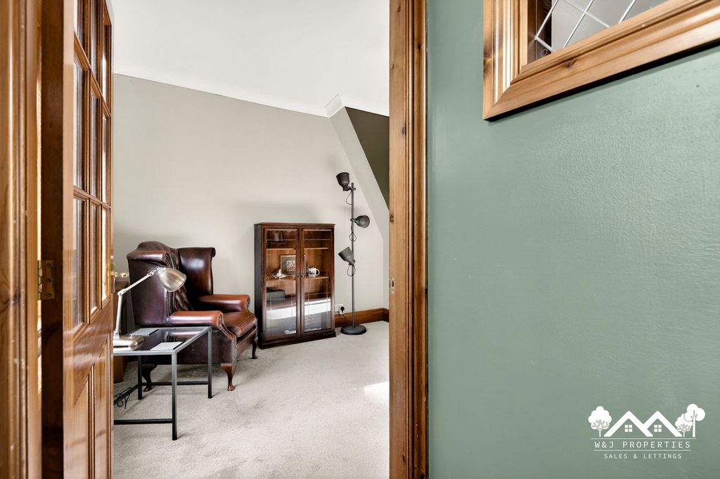 Property photo 2 of 33