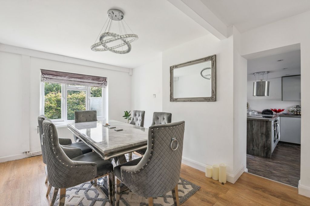 Property photo 3 of 20 Dining Room