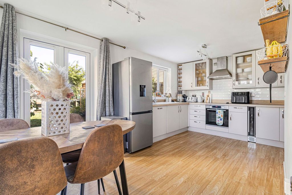 Property photo 2 of 20