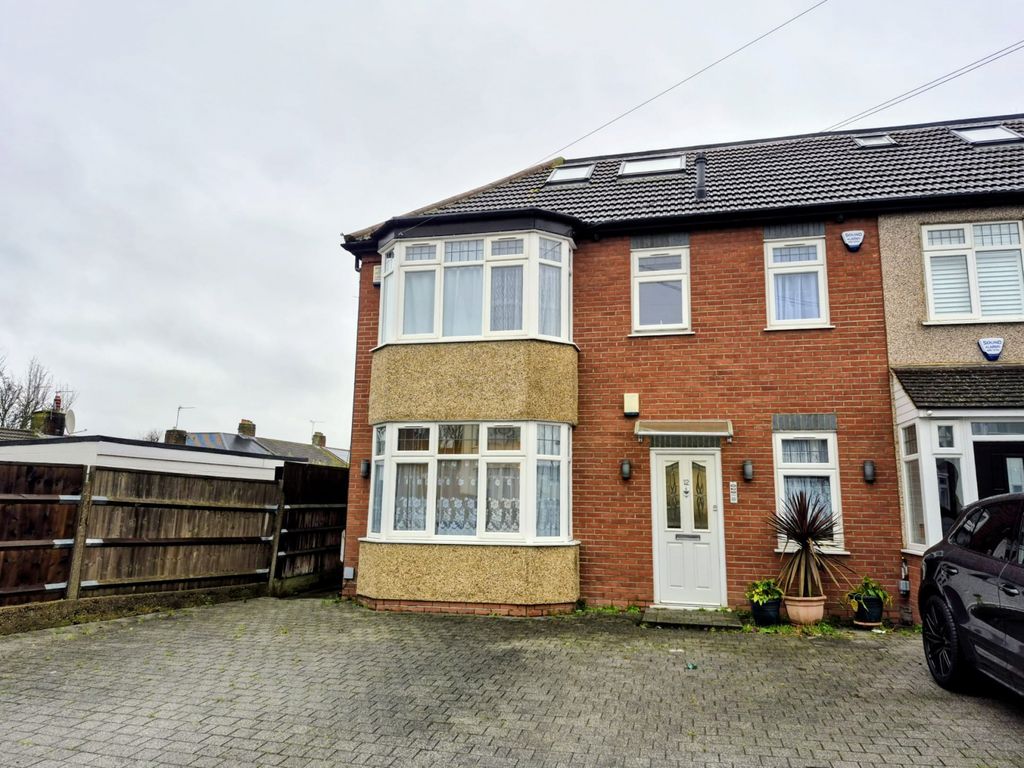 Property photo 1 of 12 Beautiful 3 Bedroom Ground Floor Flat