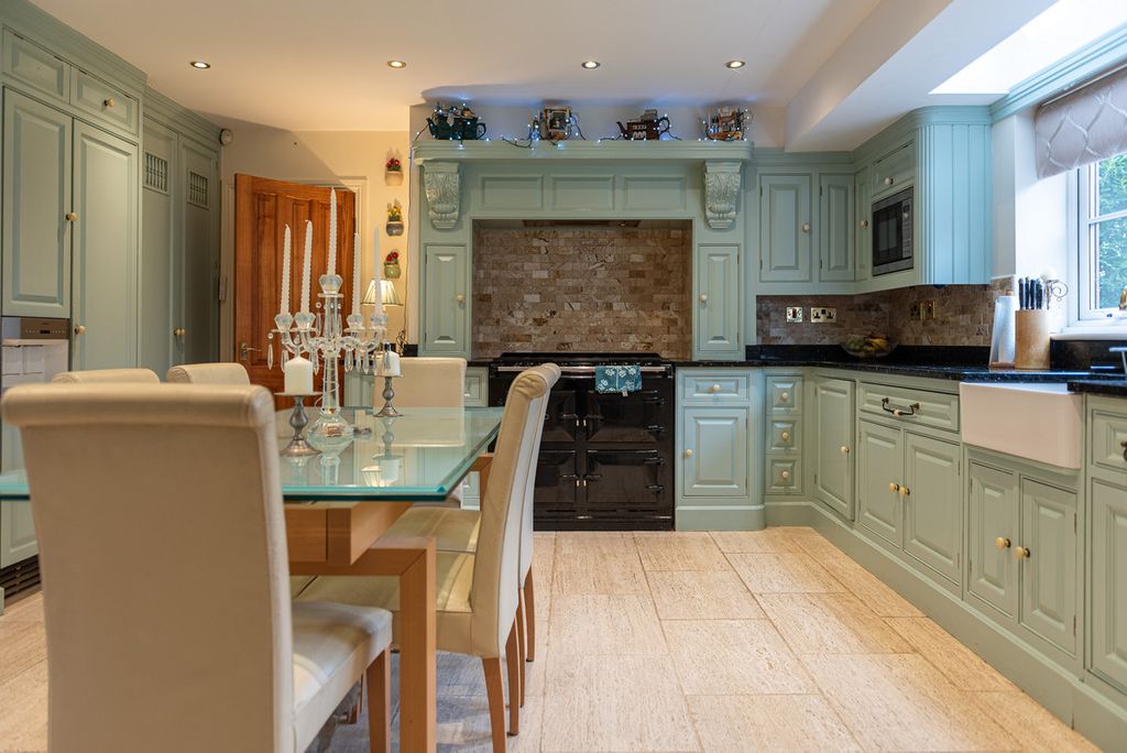 Property photo 2 of 35