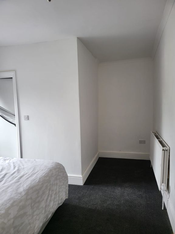 Property photo 2 of 27