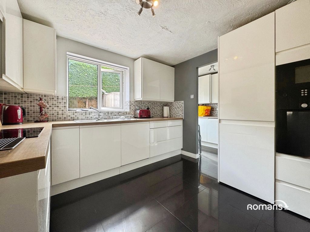 Property photo 3 of 15 Kitchen