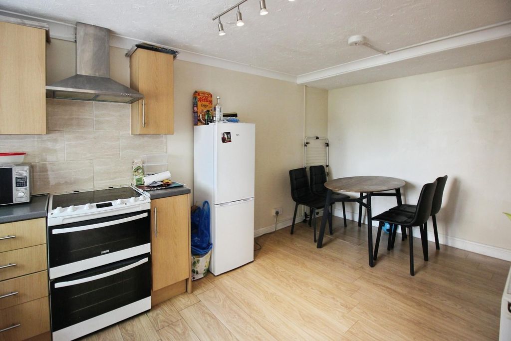 Property photo 3 of 9 282B5799-Img_4886.Jpg