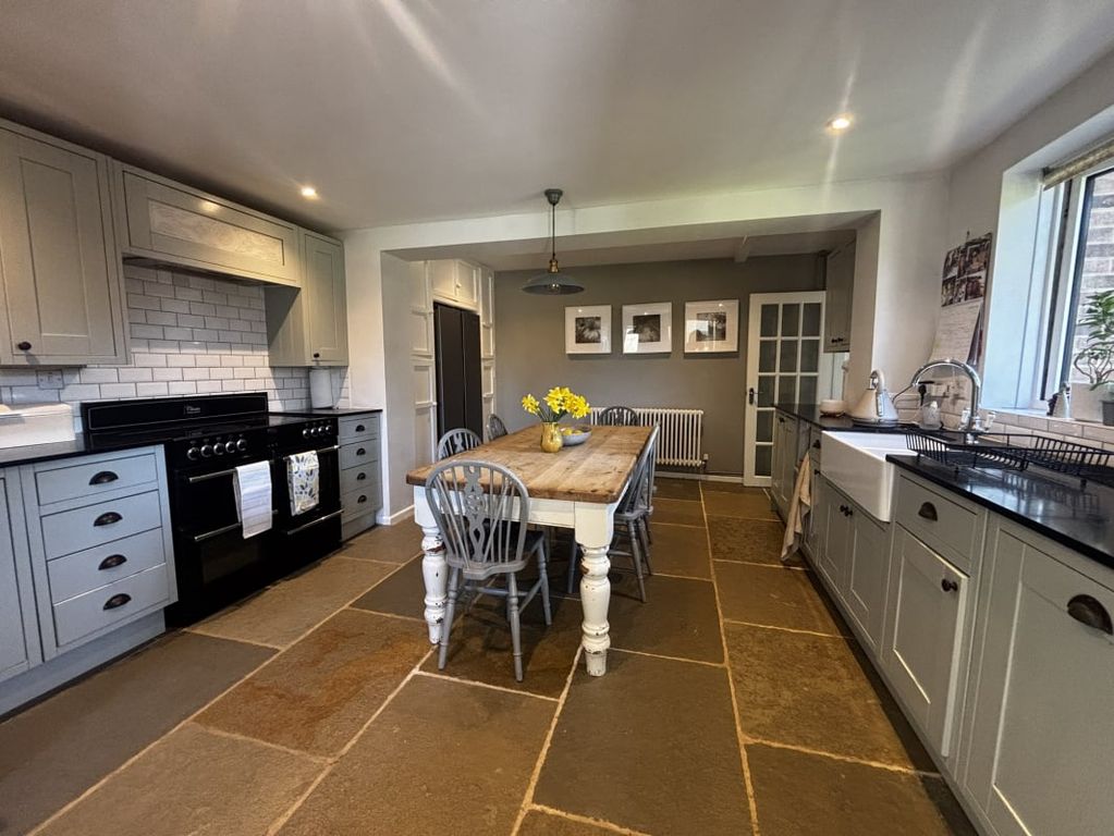 Property photo 3 of 42