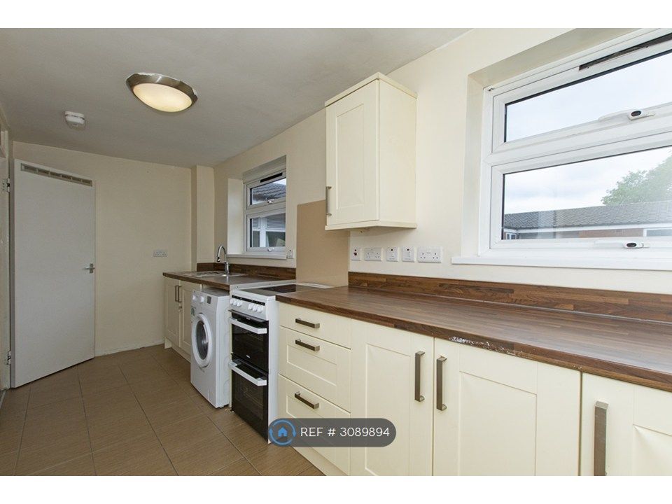 Property photo 2 of 14 Kitchen