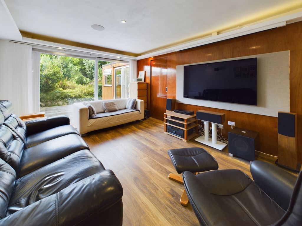 Property photo 2 of 16 Picture No. 10