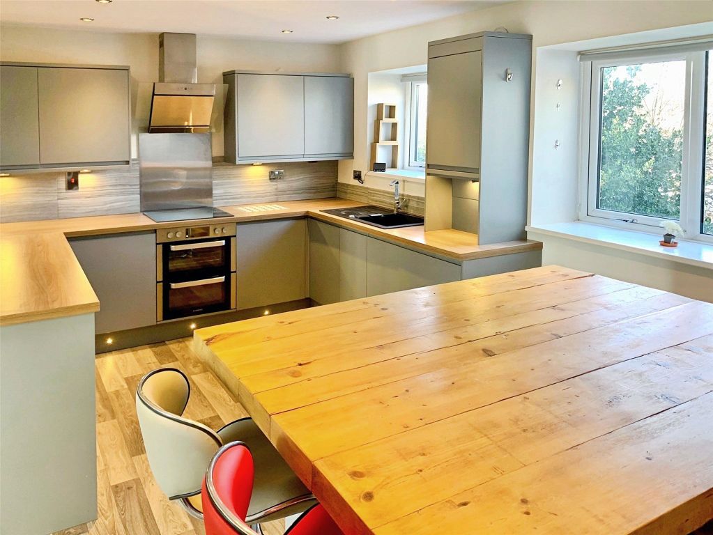 Property photo 2 of 20 Picture No. 12