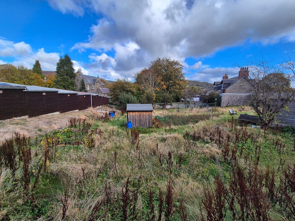 Property photo 2 of 8