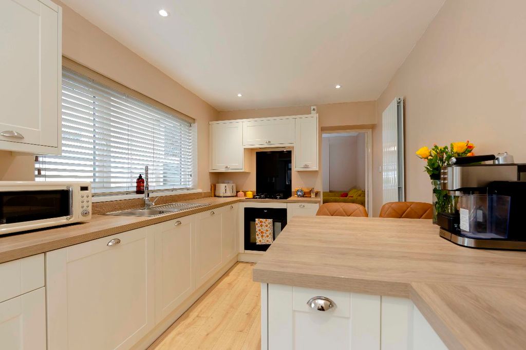 Property photo 1 of 30