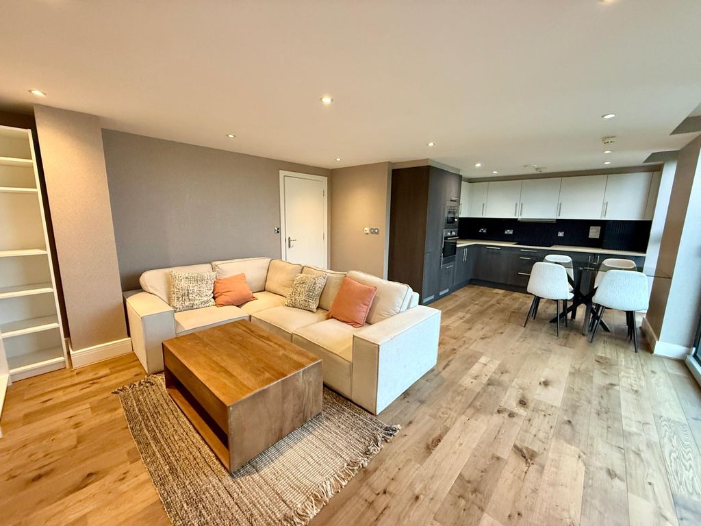 Property photo 1 of 14 2-Bedroom, 2-Bathroom Newly Refurbished Flat In Woolwich