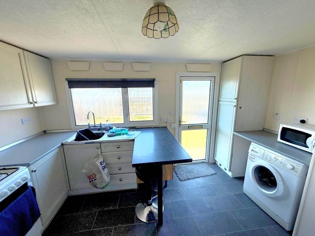 Property photo 2 of 10 Kitchen