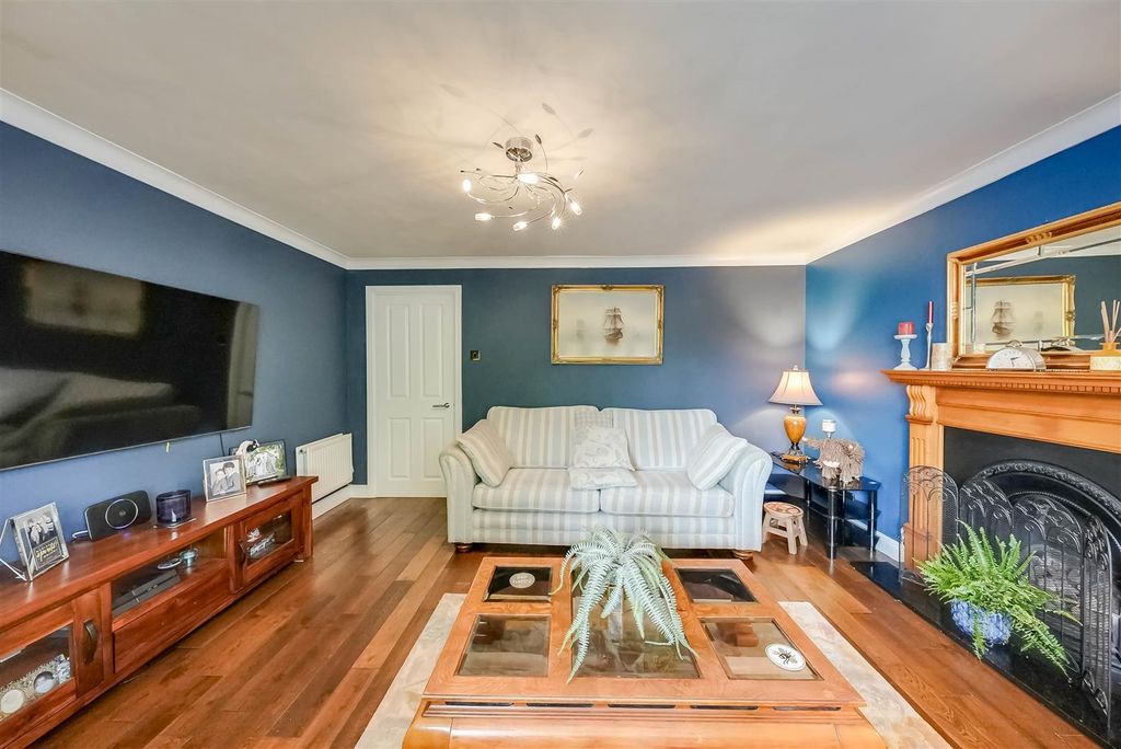 Property photo 3 of 39 A7S02160Hdr.Jpg