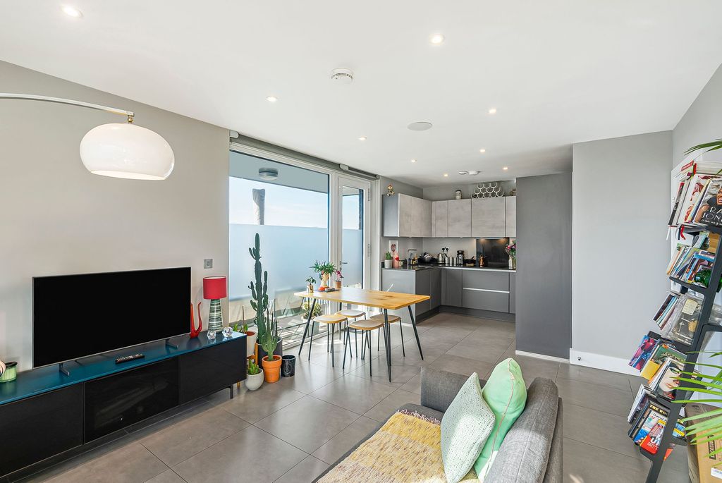 Property photo 2 of 31