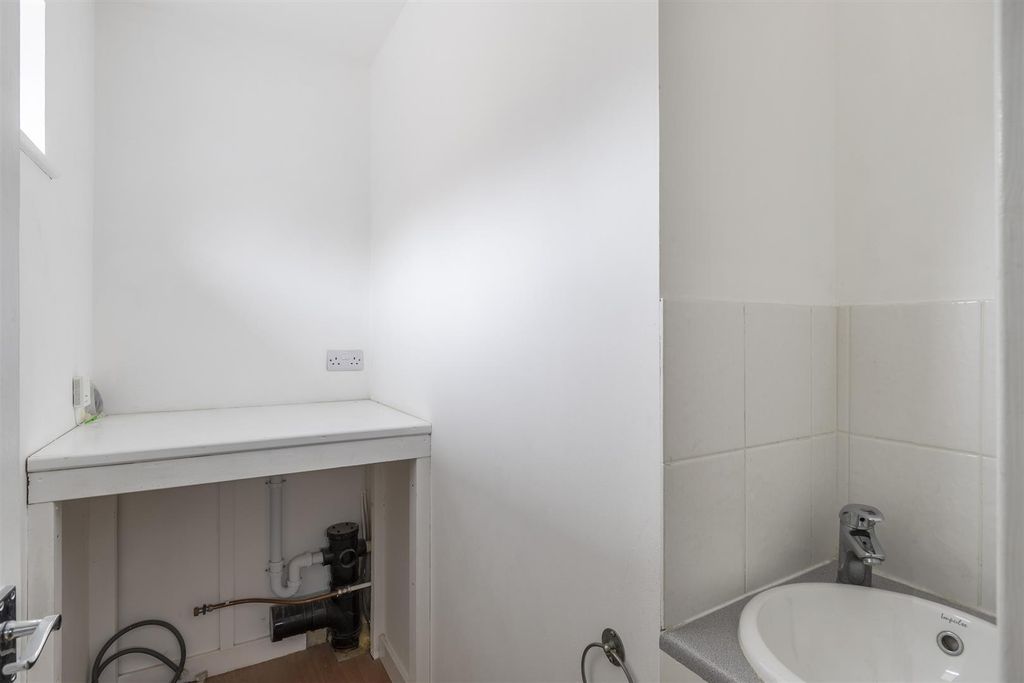 Property photo 3 of 19 Utility Room