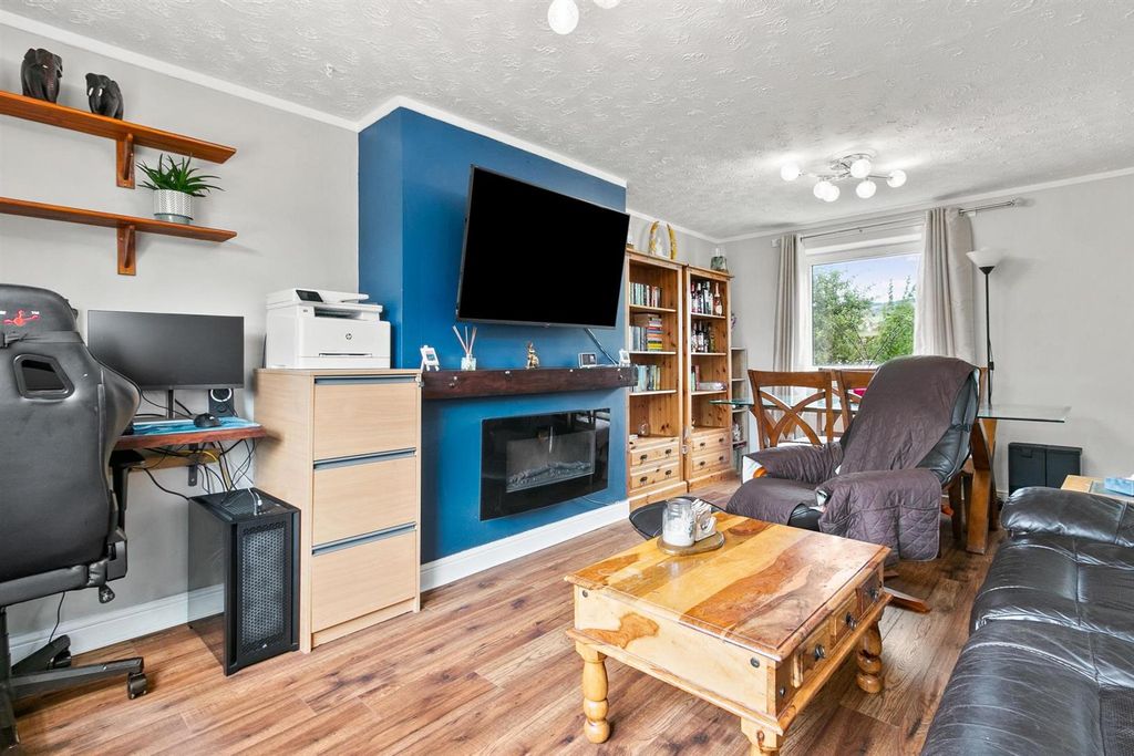 Property photo 3 of 23