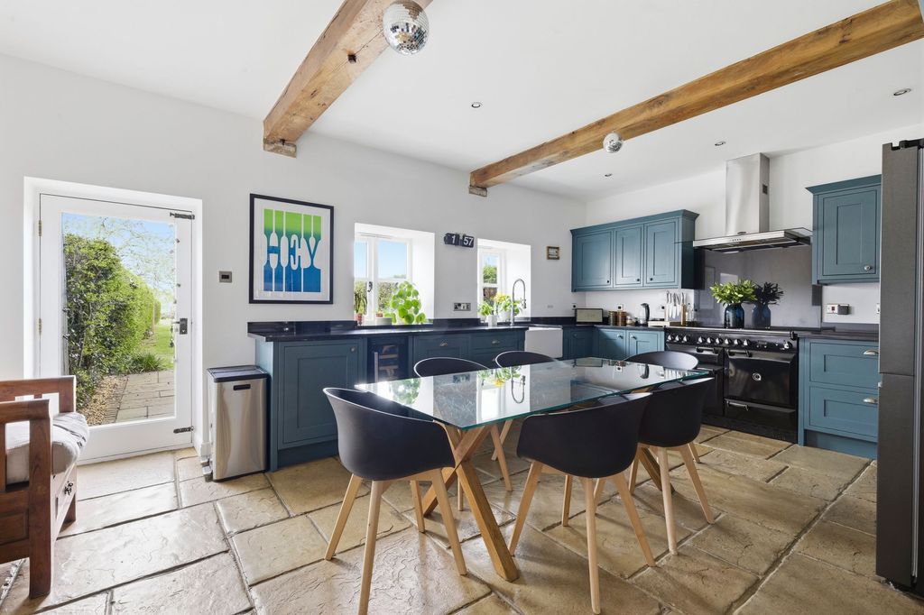 Property photo 3 of 27