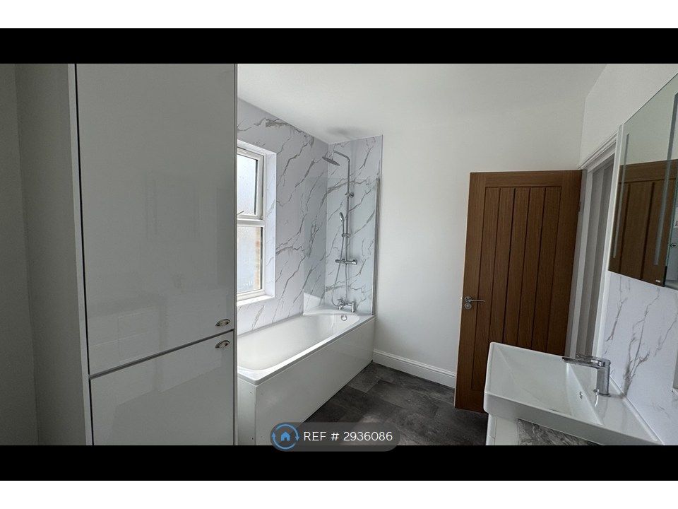 Property photo 3 of 12 Bathroom