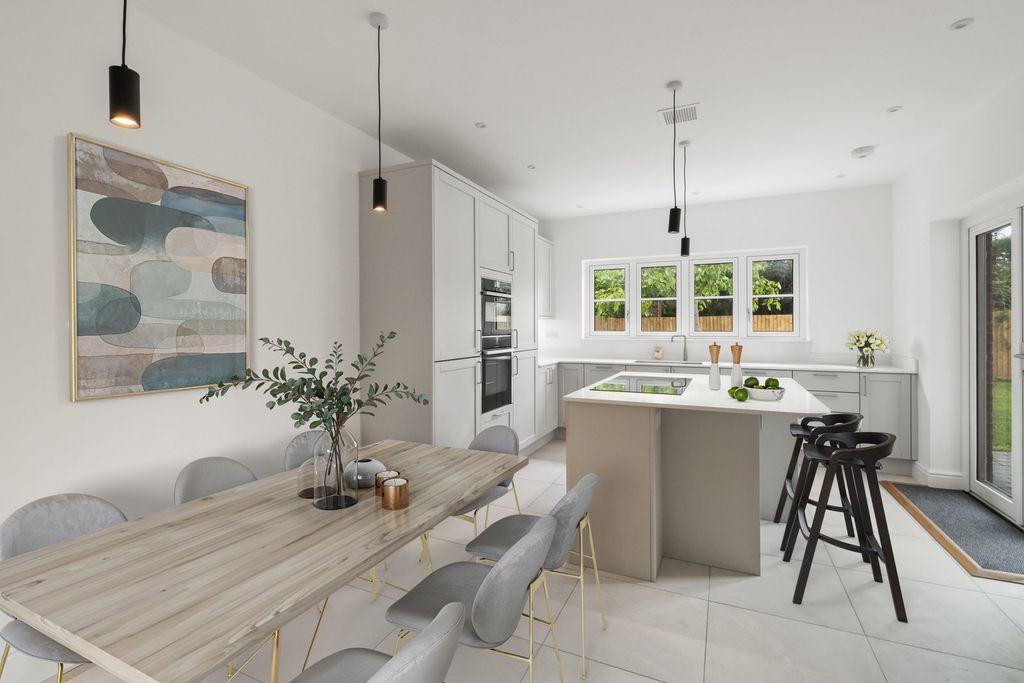 Property photo 2 of 31