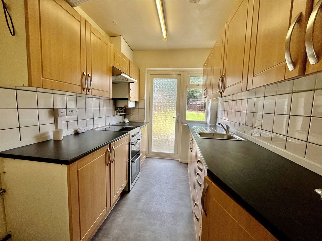 Property photo 3 of 9 Kitchen