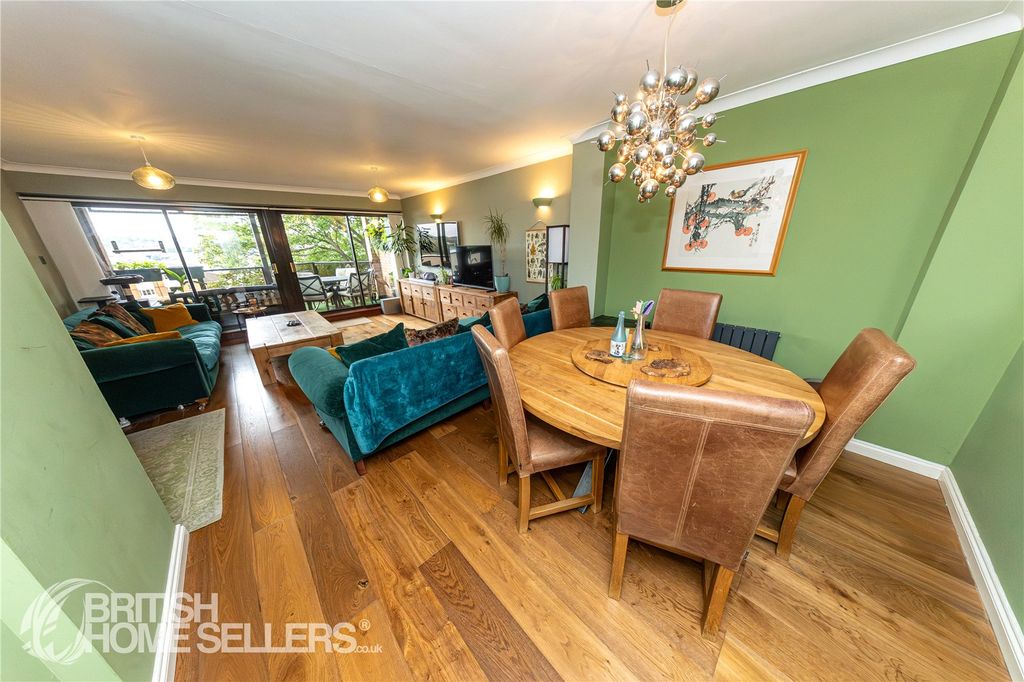 Property photo 3 of 42 Picture No. 30