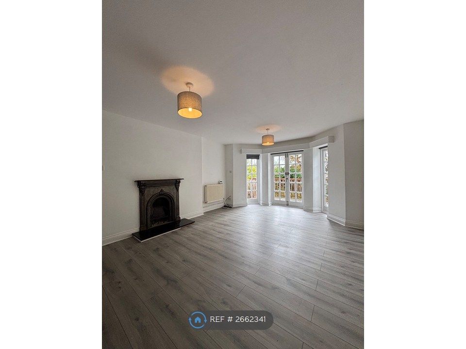 Property photo 1 of 12 Living Room