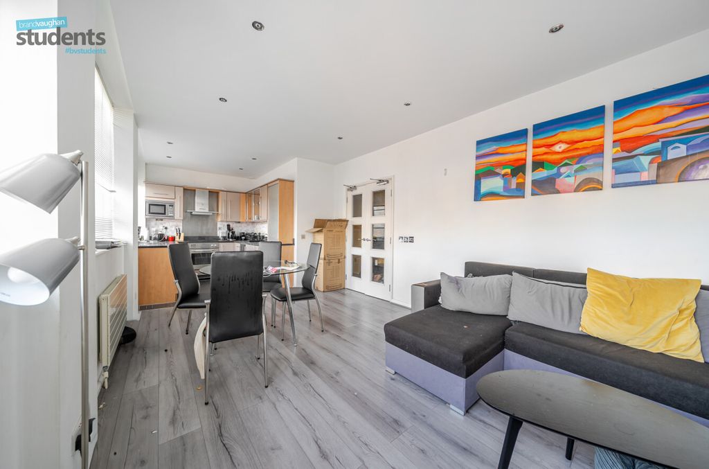 Property photo 2 of 8 d862B68c-A425-444...