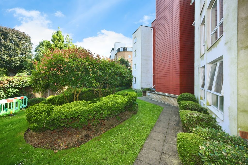 Property photo 2 of 12