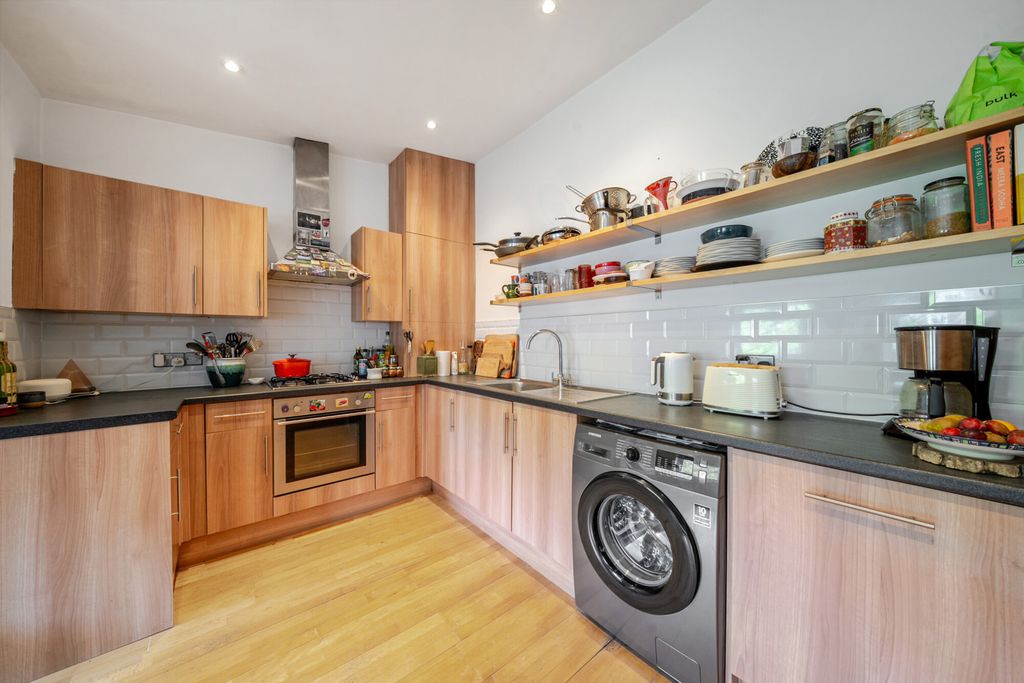 Property photo 2 of 17 Kicthen