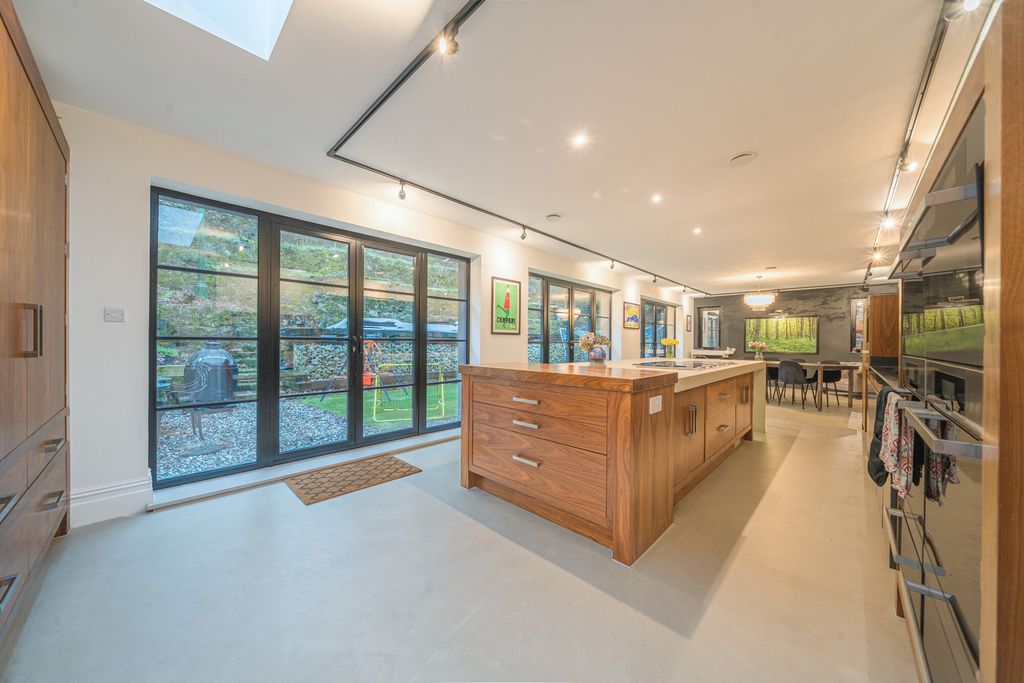 Property photo 3 of 35 1404933-4-69850B6...