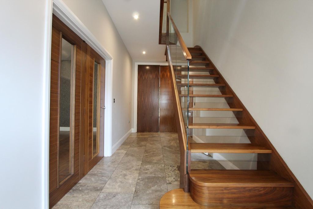 Property photo 2 of 34