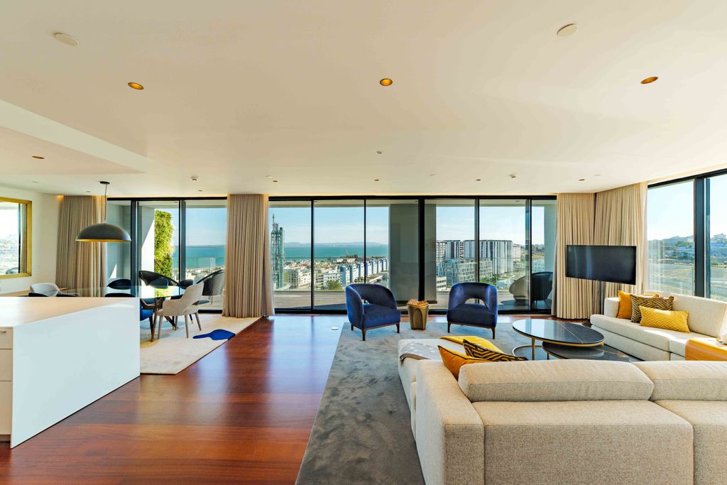 Property photo 2 of 31