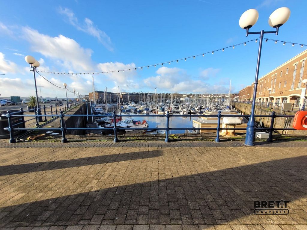 Property photo 2 of 12 Location