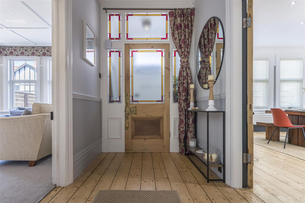 Property photo 2 of 35 Victoria Avenue