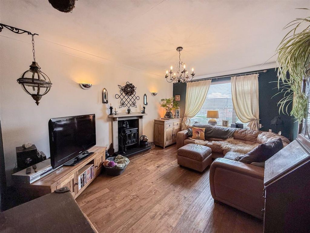 Property photo 2 of 16 Harris Rd II.Jpg
