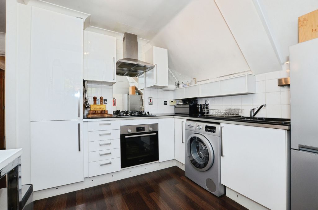 Property photo 3 of 20 Kitchen