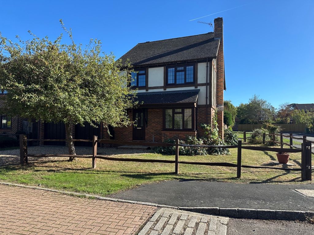 Property photo 1 of 13 4 Bed Detached House To Rent Bickney Way, Fetcham Kt22 9Qq