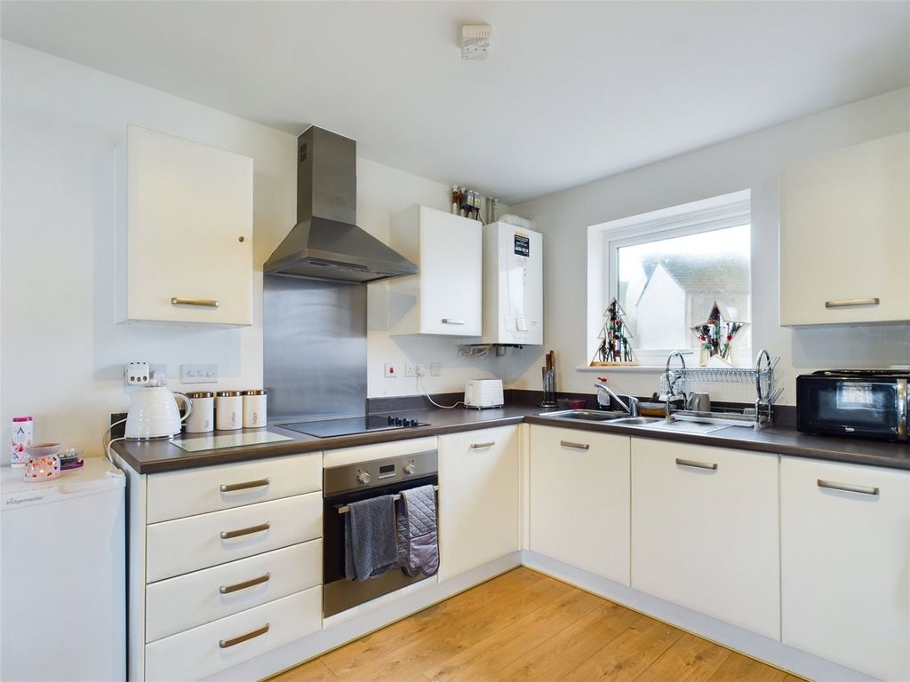 Property photo 3 of 7 Kitchen