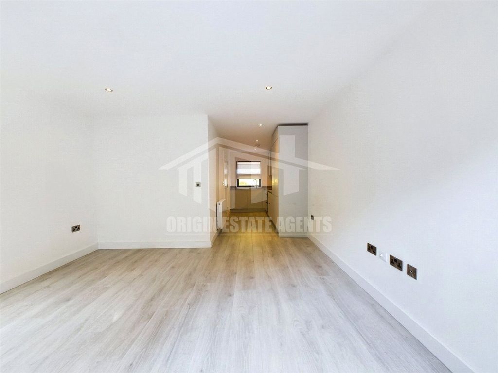 Property photo 3 of 22 Picture No. 06