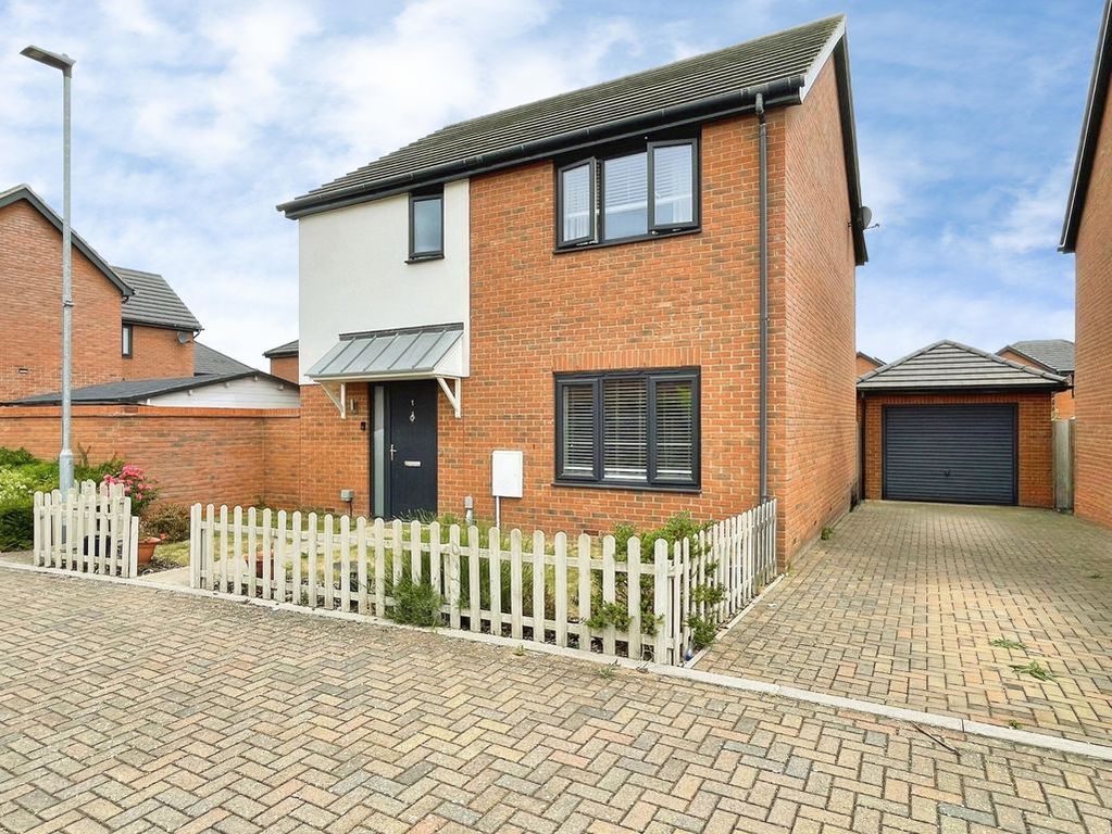 Property photo 1 of 22 Tartan Close