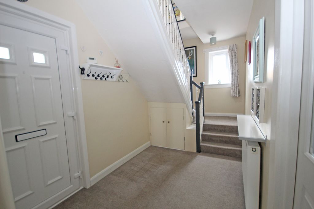 Property photo 2 of 33