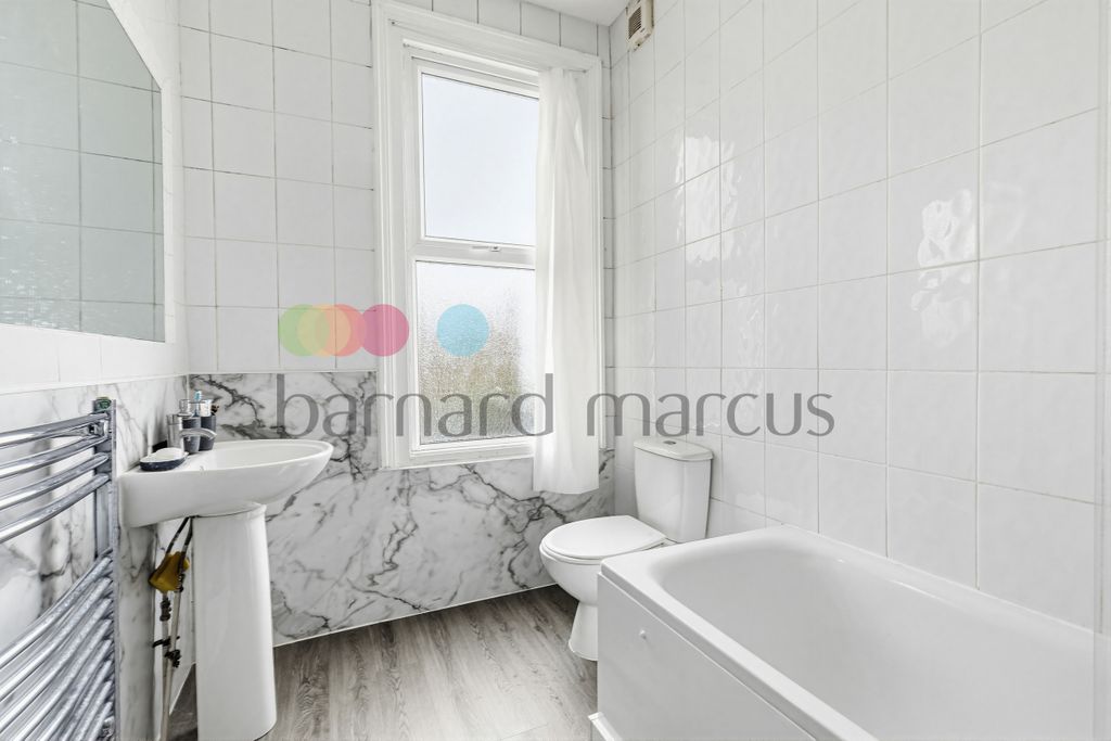 Property photo 1 of 9 Bathroom