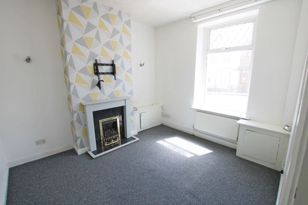 Property photo 2 of 8