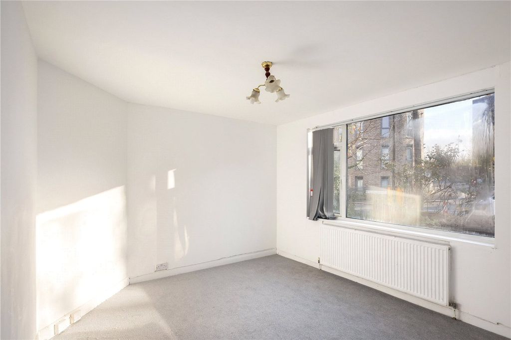 Property photo 3 of 12 Bedrooom 1