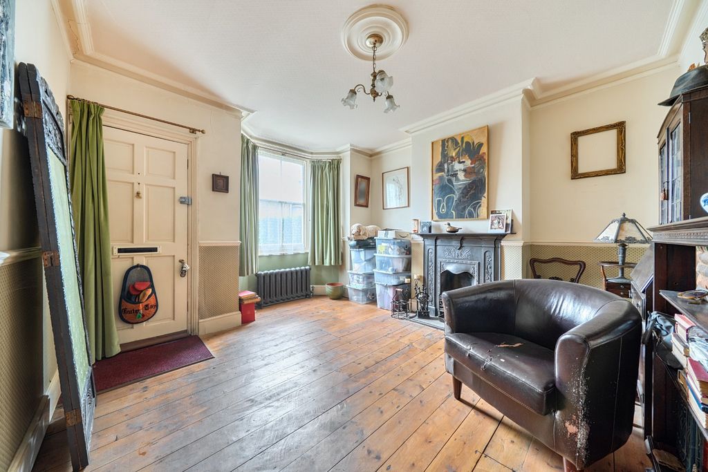 Property photo 2 of 18 5895103