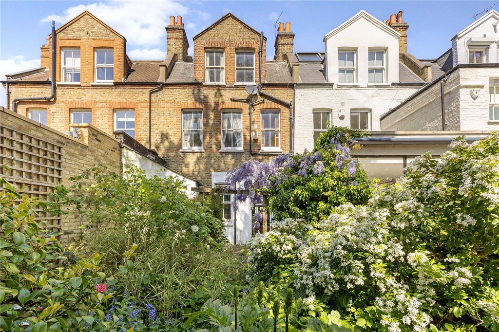 Property photo 2 of 12 Garden