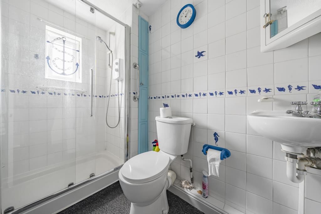 Property photo 3 of 9 Bathroom