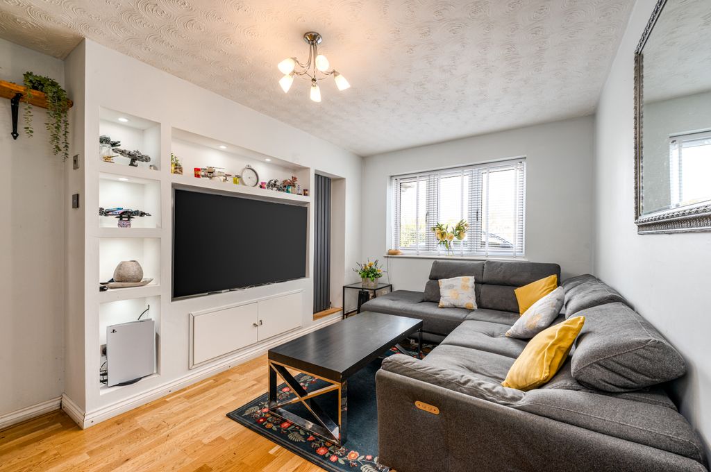 Property photo 2 of 23 05