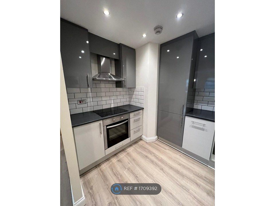 Property photo 2 of 9 Kitchen