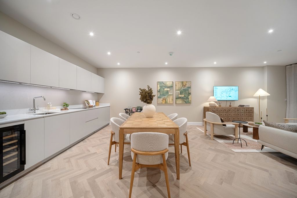 Property photo 2 of 15 Wimbledon Place-17.Jpg
